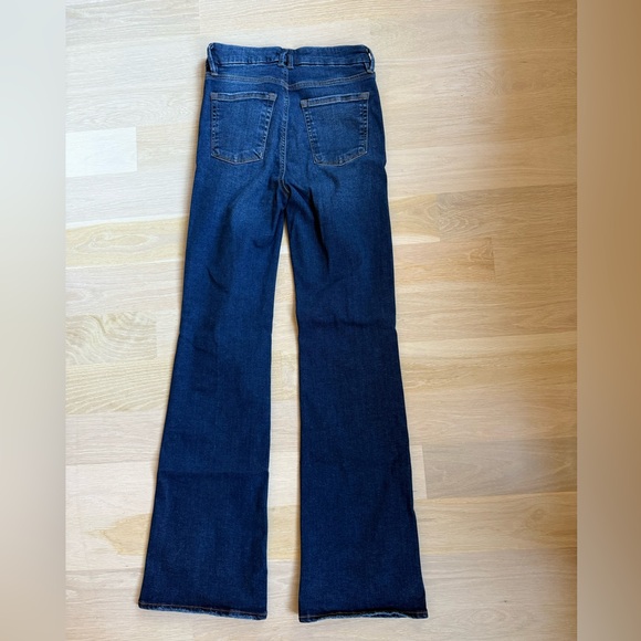Good American ALWAYS FITS GOOD LEGS FLARE JEANS - Picture 3 of 8